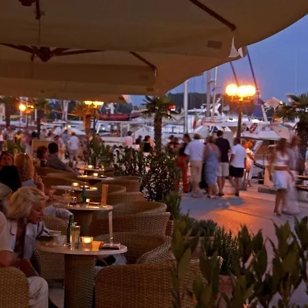 Studio In With Balcony, Air Condition, Wifi Daire Poreč